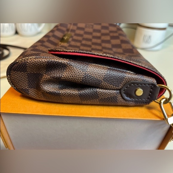 Louis Vuitton Favorite MM iDamier Ebene - No trades - Picture 3 of 13